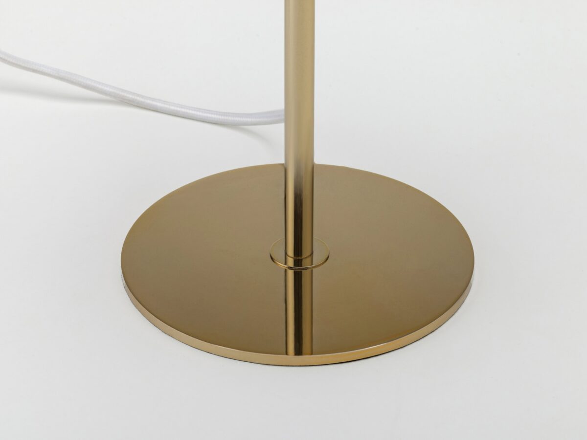 White soft fabric table lamp EU - Image 4