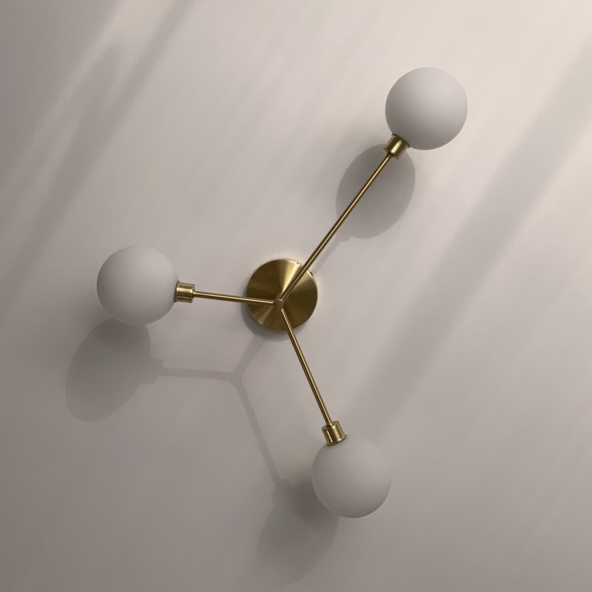 Brass 3 light flush ceiling light - Image 10