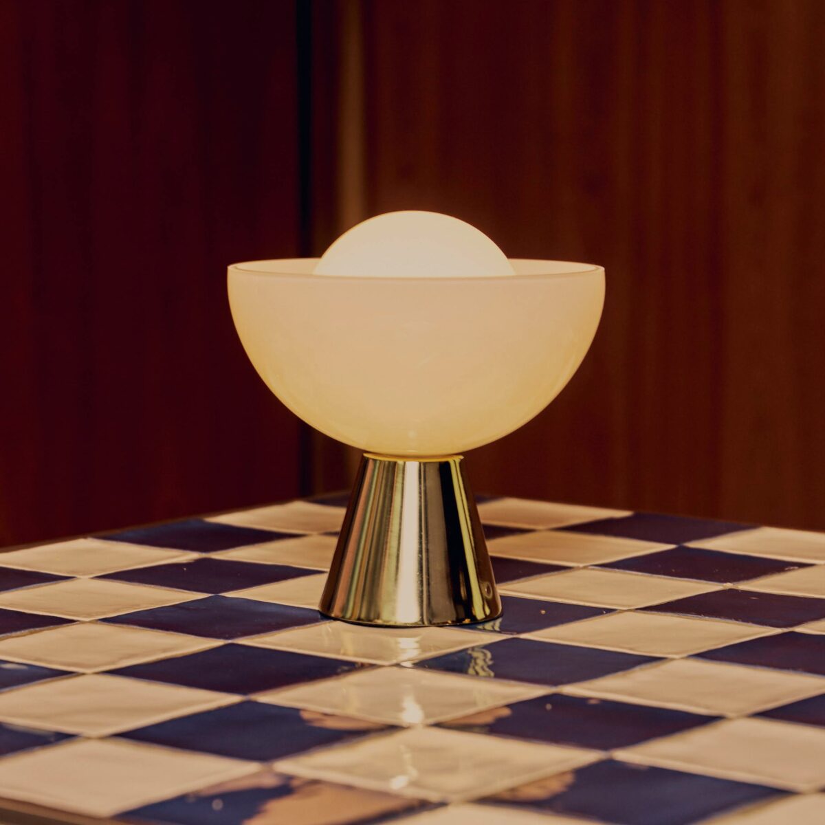 Brass dome cordless table lamp - Image 5