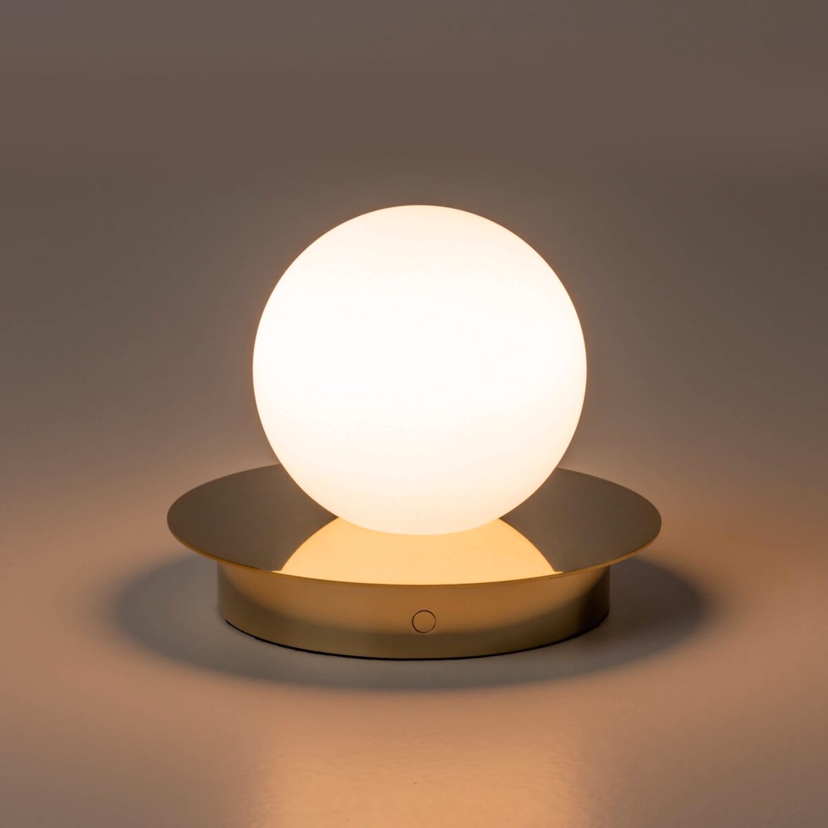Brass opal disk cordless table lamp - Image 2