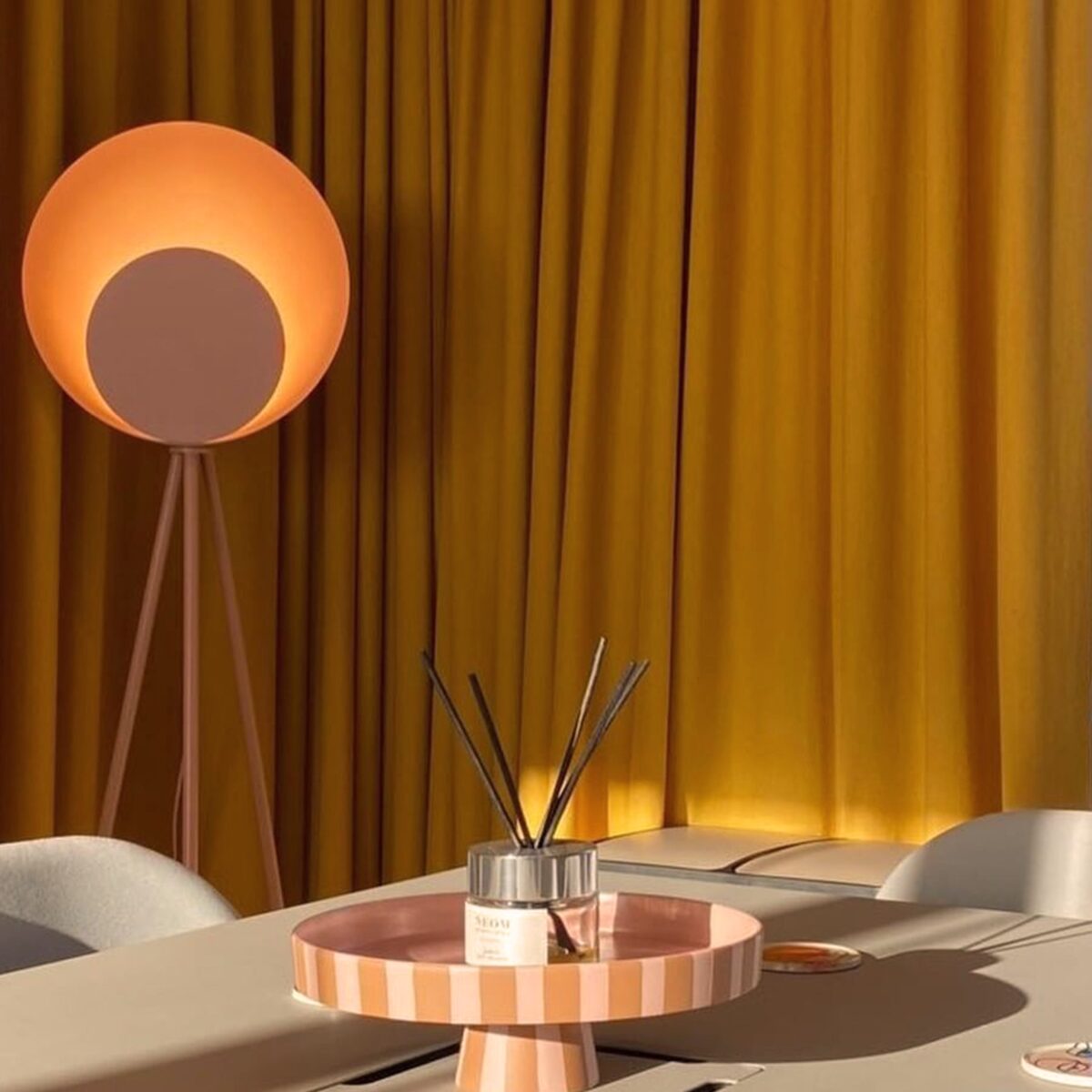 Blossom pink diffuser floor lamp - Image 9