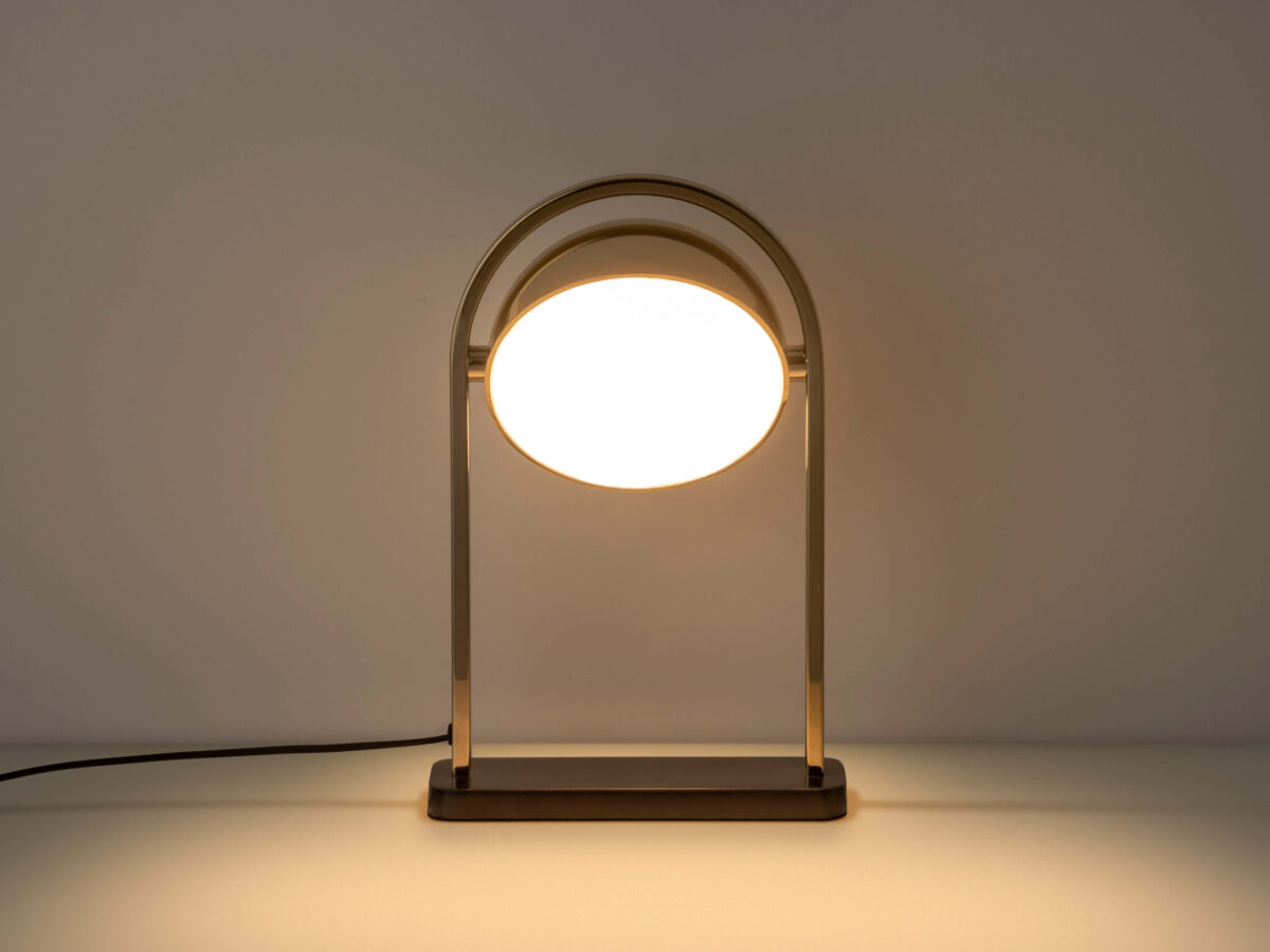Brass LED dome table lamp EU - Image 2