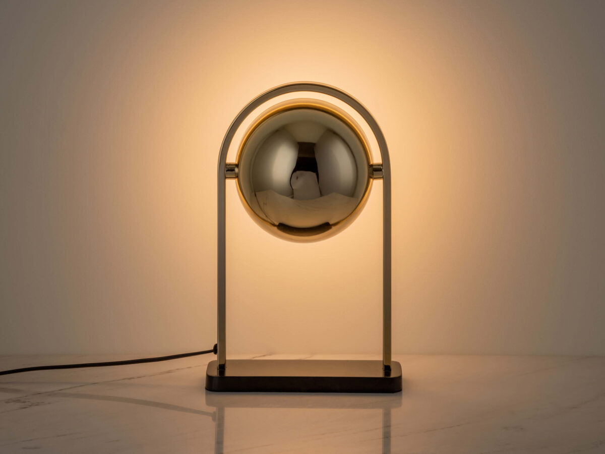 Brass LED dome table lamp EU - Image 3