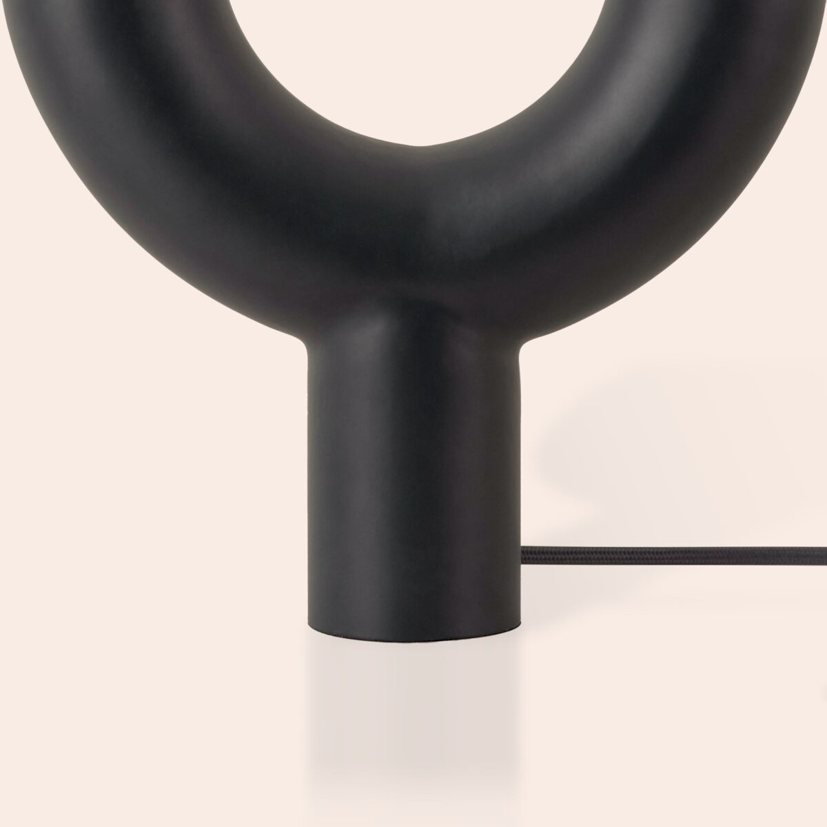 Charcoal grey tube table lamp EU - Image 4