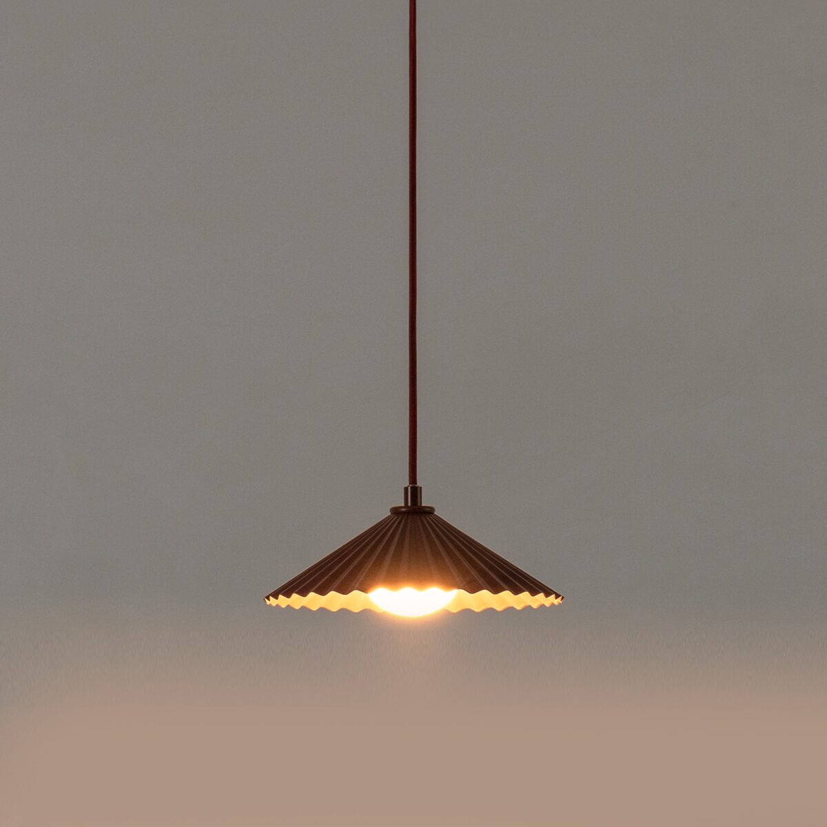 Burgundy small pleat pendant ceiling light - Image 2