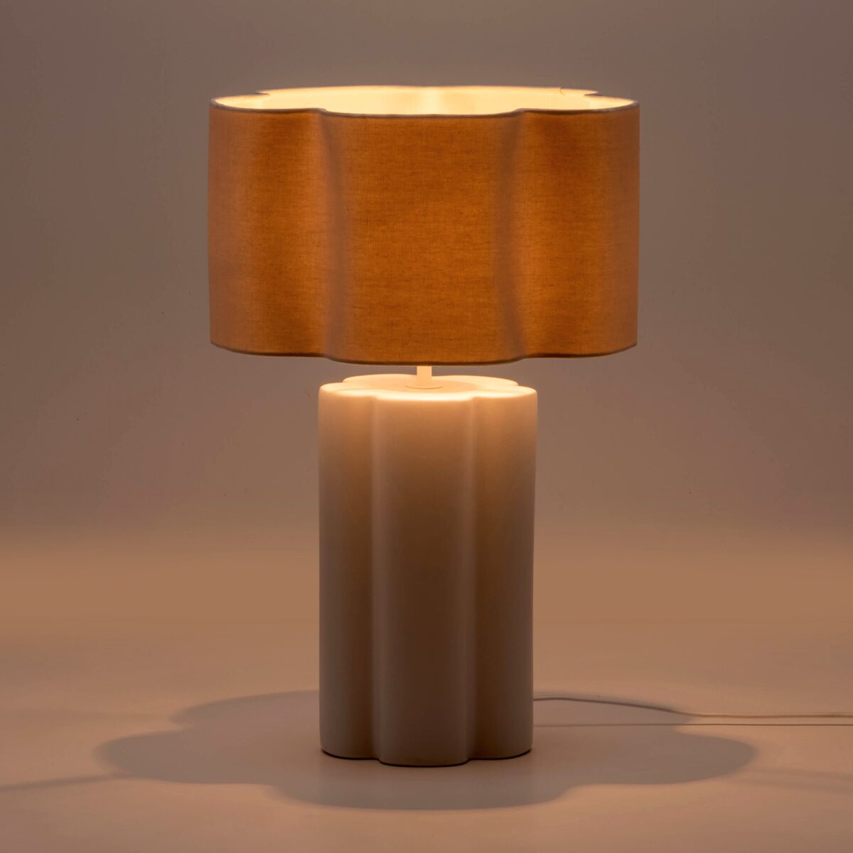 White flower ceramic table lamp - Image 2