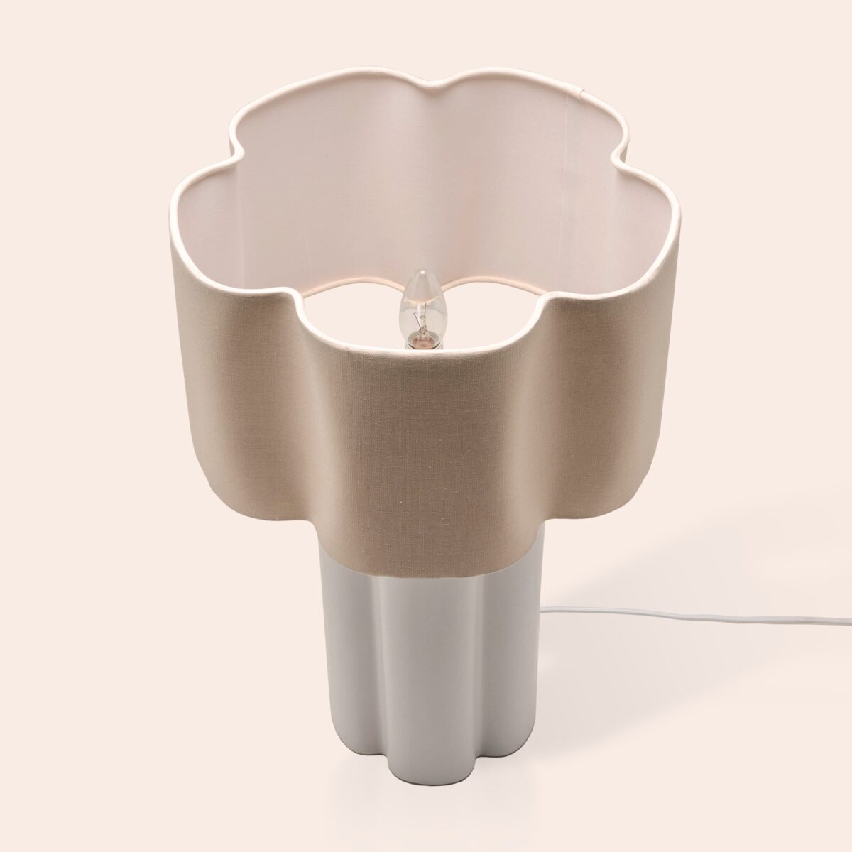White flower ceramic table lamp - Image 3