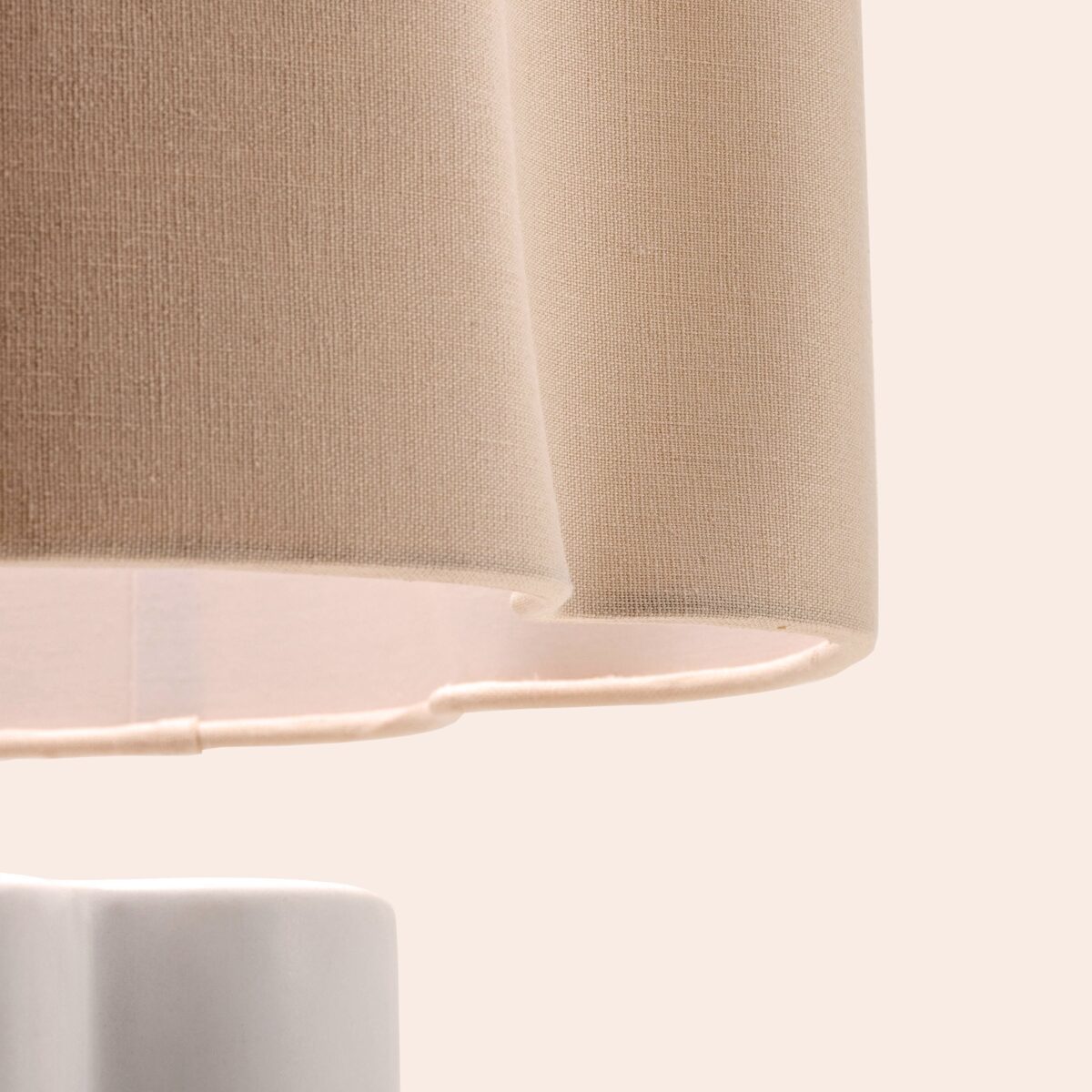 White flower ceramic table lamp - Image 6
