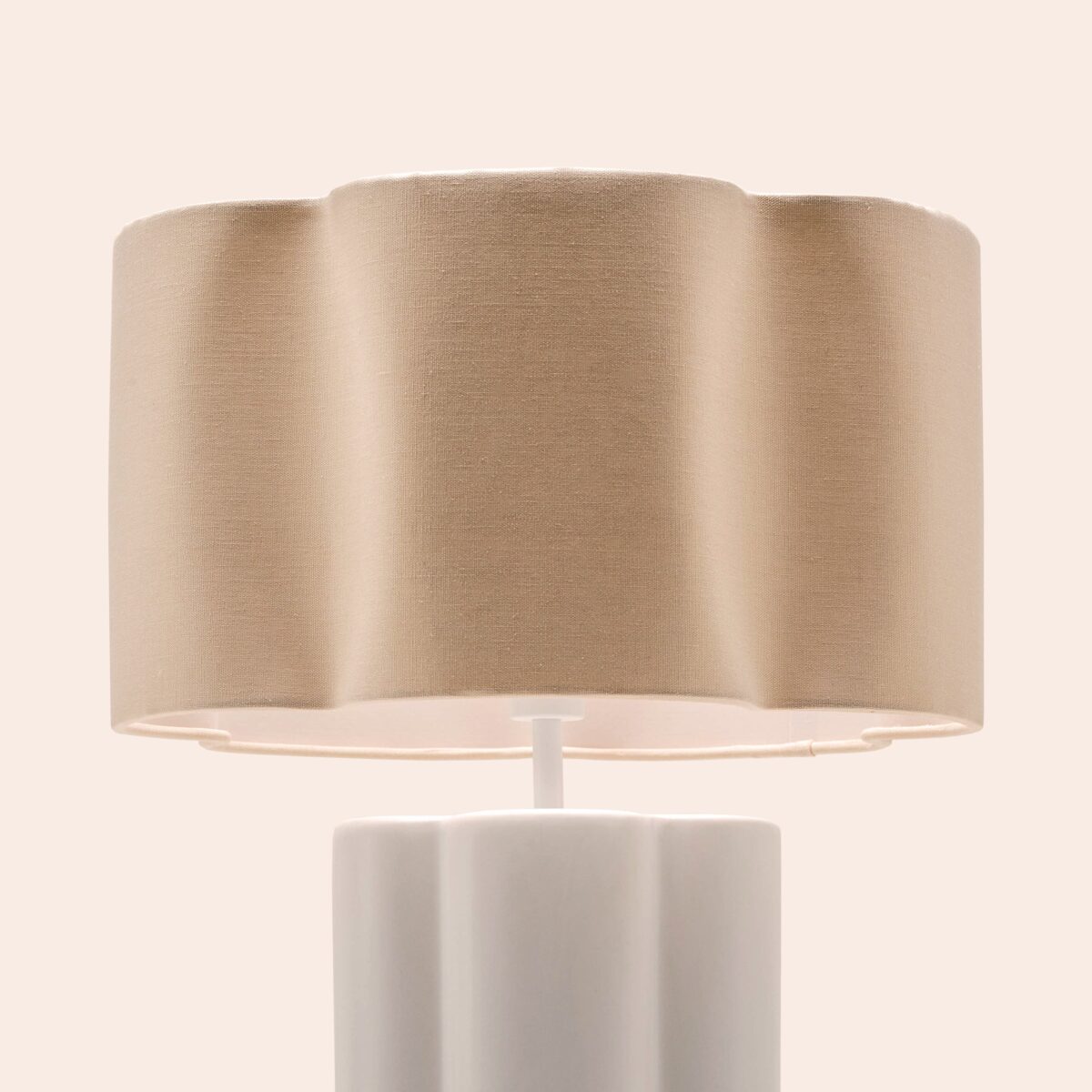 White flower ceramic table lamp - Image 10