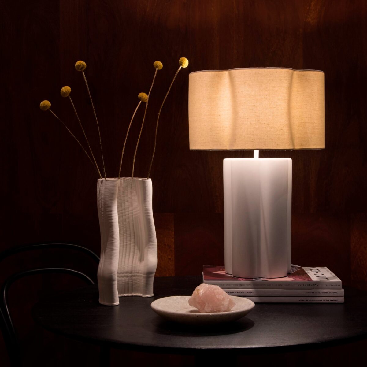 White flower ceramic table lamp - Image 5
