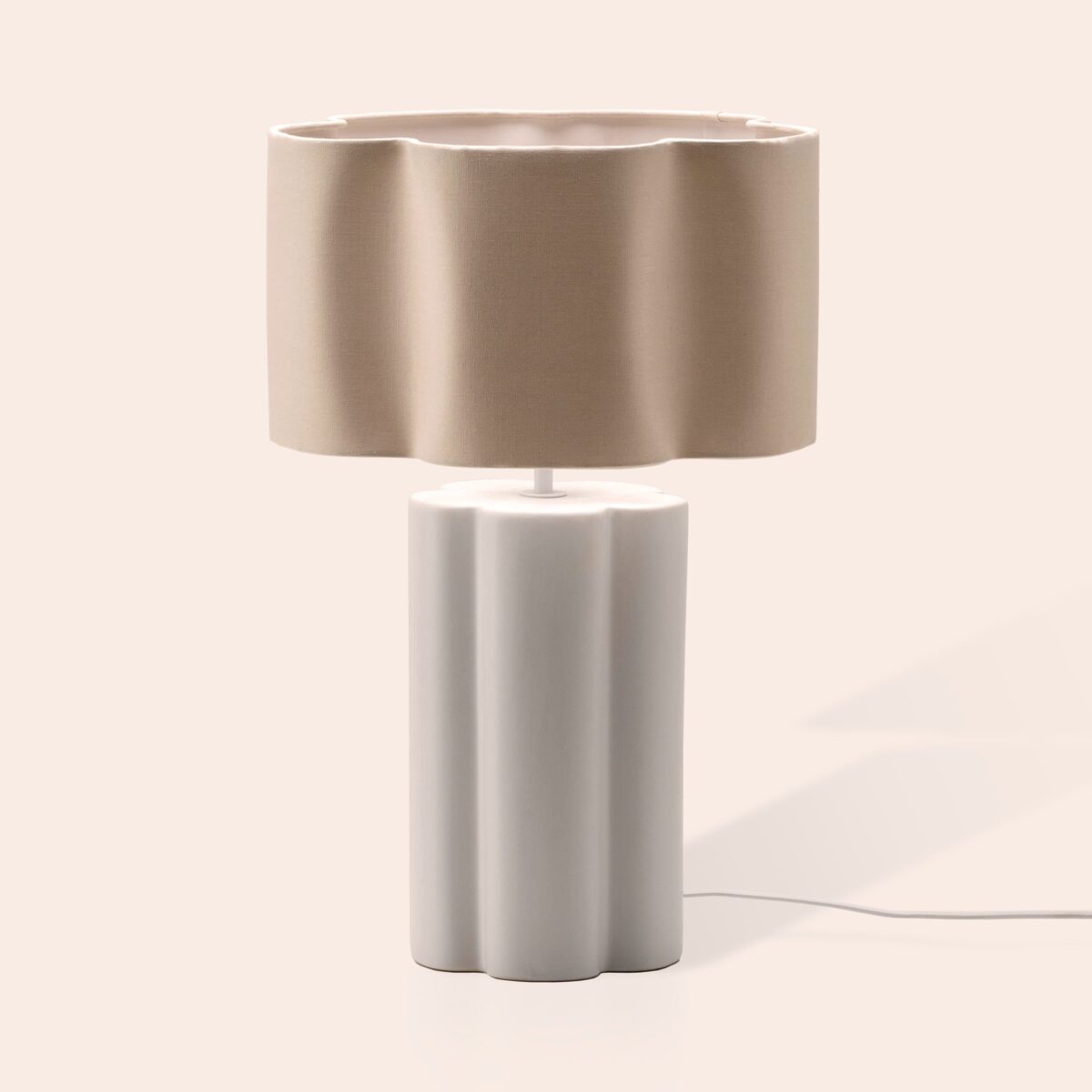 White flower ceramic table lamp - Image 1