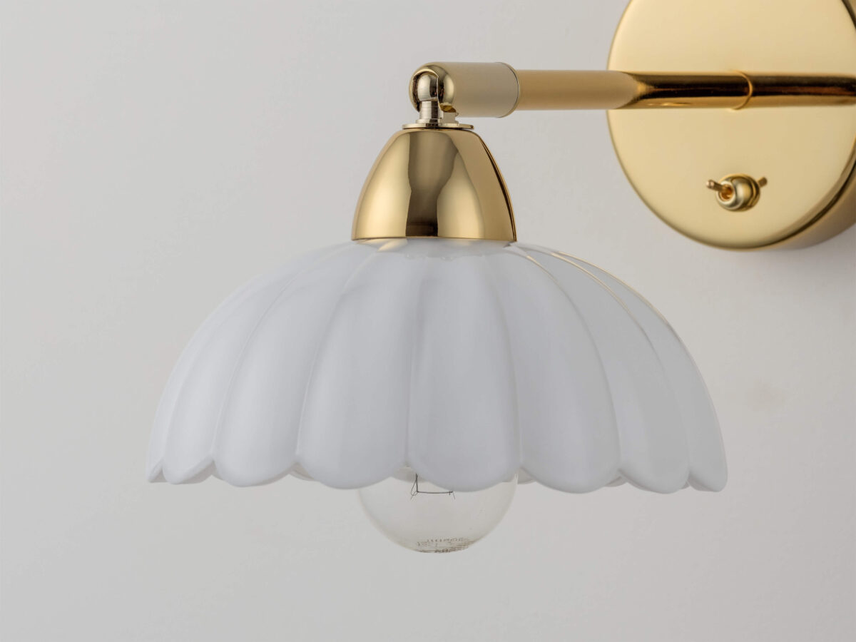 White flower sconce wall light - Image 5