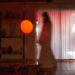 Zuru Floor‑to‑Ceiling Lamp — Sculptural Acrylic Orb & Metal Rod Design - Image 13